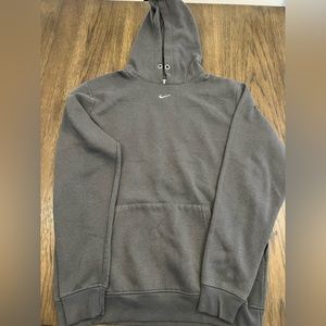 GREY NIKE CENTER ON WHITE TAG